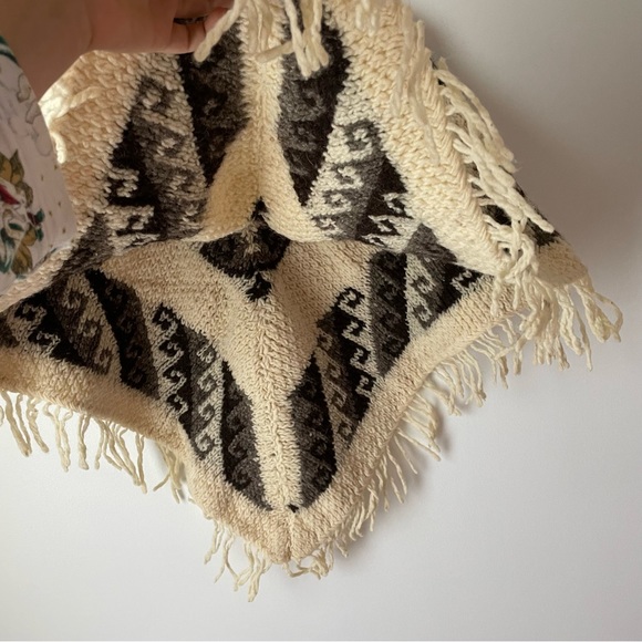 Vintage Handmade Shawl - Picture 4 of 6